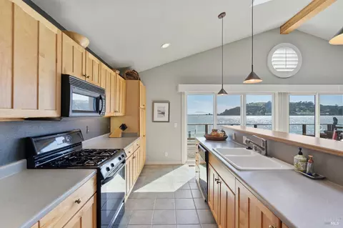 Kitchen - 2 Sandy Beach Rd, Vallejo, CA 94590 photo 5 of 6