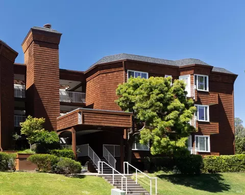 120 Seminary Dr #2E, Mill Valley, CA 94941