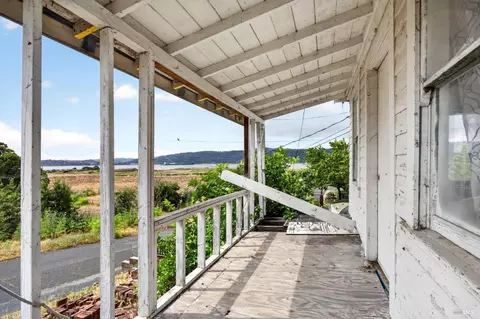 Exterior - 705 E 6th St, Benicia, CA 94510 photo 14 of 16