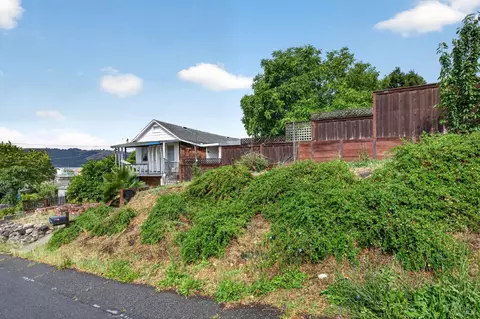 Exterior - 705 E 6th St, Benicia, CA 94510 photo 3 of 16