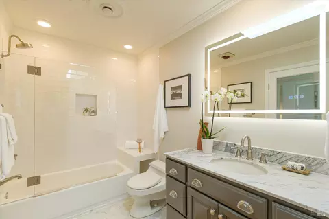 Bath - 5 Edgemar Way, Corte Madera, CA 94925 photo 2 of 4