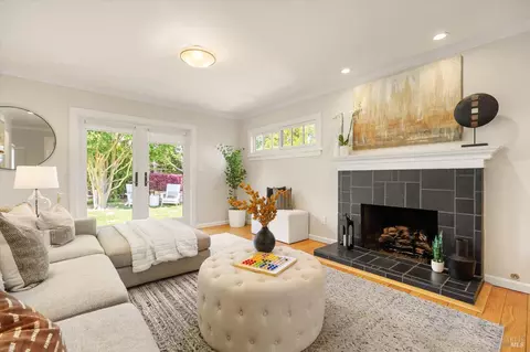 Living - 5 Edgemar Way, Corte Madera, CA 94925 photo 2 of 4
