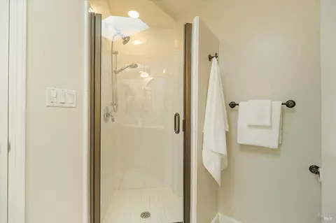 Bath - 5 Edgemar Way, Corte Madera, CA 94925 photo 4 of 4