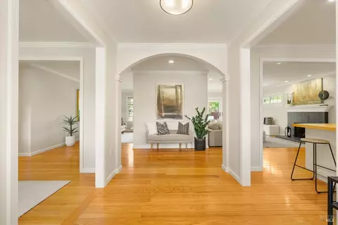 Entry Way - 5 Edgemar Way, Corte Madera, CA 94925 photo 1 of 3