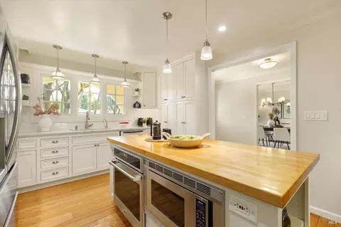 Kitchen - 5 Edgemar Way, Corte Madera, CA 94925 photo 2 of 3
