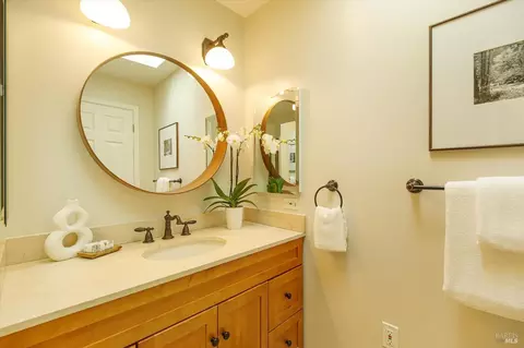 Bath - 5 Edgemar Way, Corte Madera, CA 94925 photo 3 of 4
