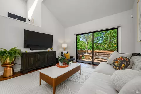 Living - 9211 Lakewood Dr, Windsor, CA 95492 photo 4 of 5