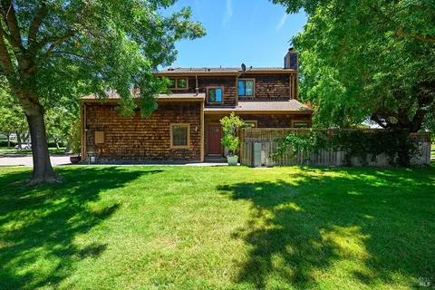 Exterior - 9211 Lakewood Dr, Windsor, CA 95492 photo 4 of 11