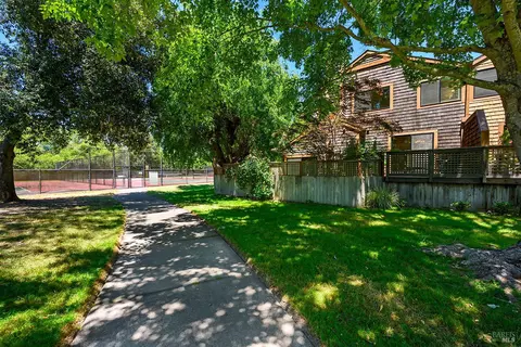 Exterior - 9211 Lakewood Dr, Windsor, CA 95492 photo 5 of 11
