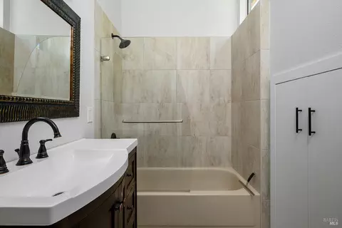 Bath - 9211 Lakewood Dr, Windsor, CA 95492 photo 3 of 5