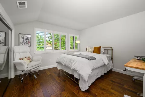 Bedroom - 9211 Lakewood Dr, Windsor, CA 95492 photo 1 of 4