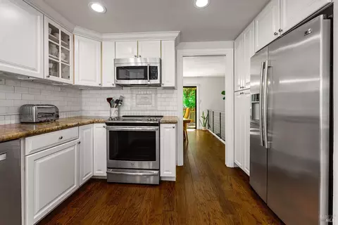 Kitchen - 9211 Lakewood Dr, Windsor, CA 95492 photo 3 of 4
