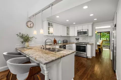 Kitchen - 9211 Lakewood Dr, Windsor, CA 95492 photo 2 of 4