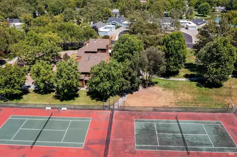 View/Area - 9211 Lakewood Dr, Windsor, CA 95492 photo 6 of 7