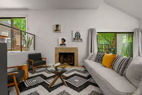 Living - 9211 Lakewood Dr, Windsor, CA 95492 photo 2 of 5