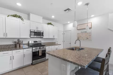 Kitchen - 139 Davisco Dr, Oakley, CA 94561 photo 1 of 7