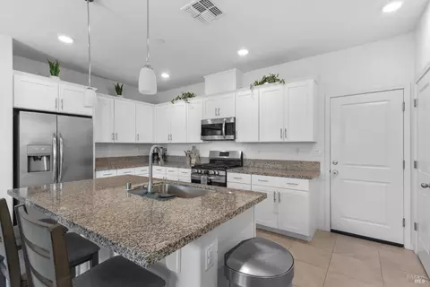 Kitchen - 139 Davisco Dr, Oakley, CA 94561 photo 6 of 7