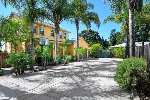 1187 Dutton Ave, Santa Rosa, CA 95407