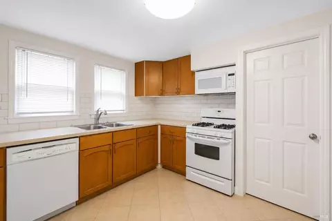 Kitchen - 107 Stadium Ave, Mill Valley, CA 94941 photo 2 of 4