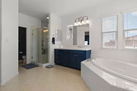 Bath - 366 Silas Ct, Benicia, CA 94510 photo 3 of 6