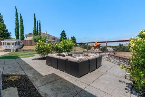 Exterior - 366 Silas Ct, Benicia, CA 94510 photo 7 of 16