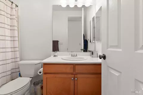 Bath - 366 Silas Ct, Benicia, CA 94510 photo 1 of 6