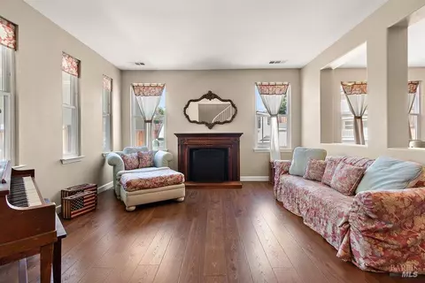 Living - 366 Silas Ct, Benicia, CA 94510 photo 1 of 5