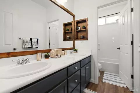 Bath - 366 Silas Ct, Benicia, CA 94510 photo 6 of 6