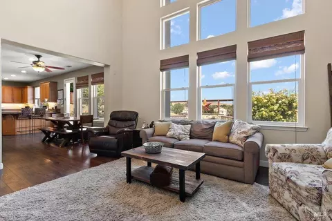 Living - 366 Silas Ct, Benicia, CA 94510 photo 5 of 5