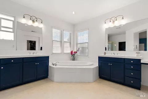 Bath - 366 Silas Ct, Benicia, CA 94510 photo 2 of 6