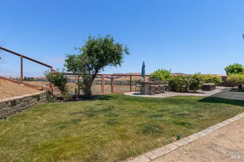 Exterior - 366 Silas Ct, Benicia, CA 94510 photo 11 of 16