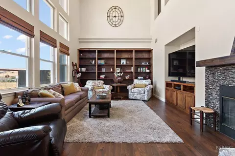 Living - 366 Silas Ct, Benicia, CA 94510 photo 3 of 5