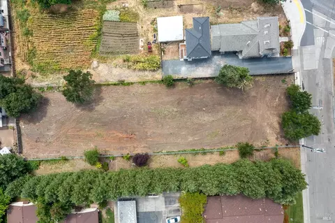 107 South St, Cloverdale, CA 95425
