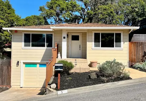 5 Sunny Hill Dr, Petaluma, CA 94952