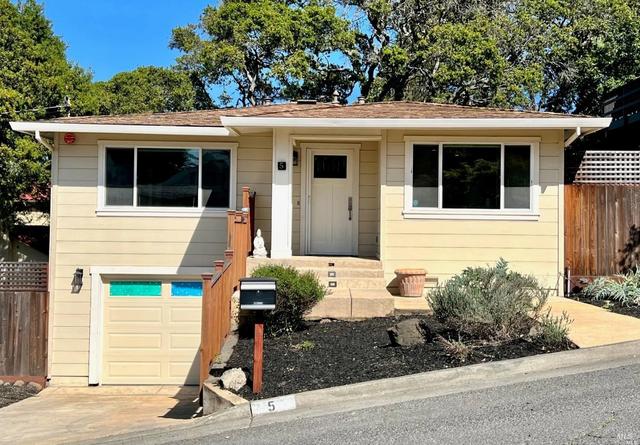 5 Sunny Hill Dr, Petaluma, CA 94952