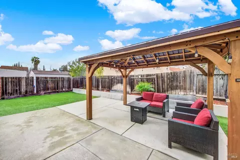 Exterior - 1106 Charter Ln, Fairfield, CA 94533 photo 7 of 13