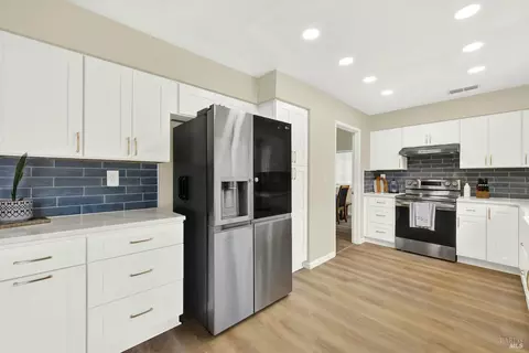 Kitchen - 1106 Charter Ln, Fairfield, CA 94533 photo 5 of 11