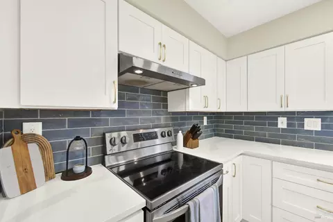 Kitchen - 1106 Charter Ln, Fairfield, CA 94533 photo 8 of 11