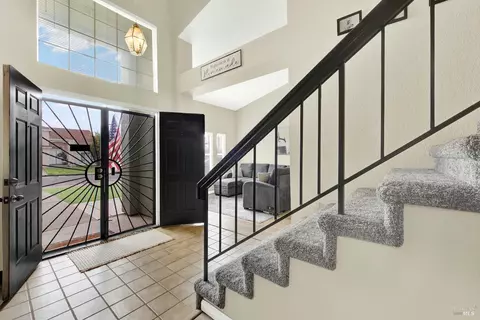 Entry Way - 1106 Charter Ln, Fairfield, CA 94533 photo 4 of 6