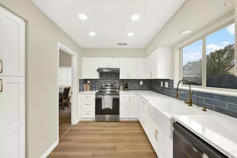 Kitchen - 1106 Charter Ln, Fairfield, CA 94533 photo 6 of 11