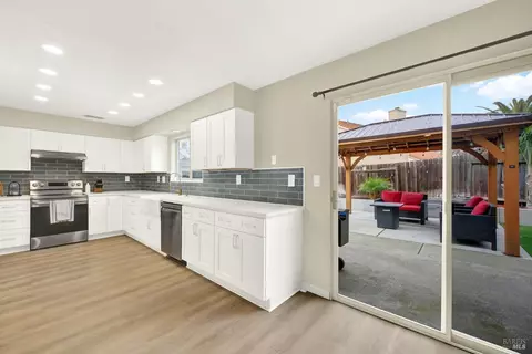 Kitchen - 1106 Charter Ln, Fairfield, CA 94533 photo 2 of 11