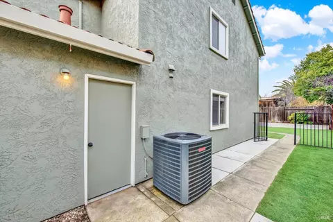 Exterior - 1106 Charter Ln, Fairfield, CA 94533 photo 11 of 13