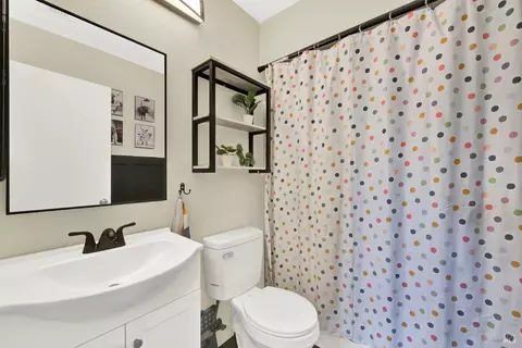 Bath - 1106 Charter Ln, Fairfield, CA 94533 photo 4 of 4