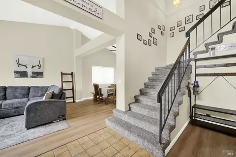 Entry Way - 1106 Charter Ln, Fairfield, CA 94533 photo 5 of 6