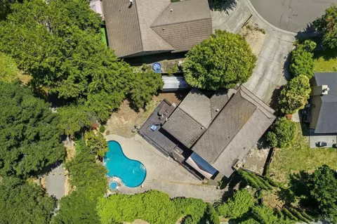 715 Placer Ct, Santa Rosa, CA 95401