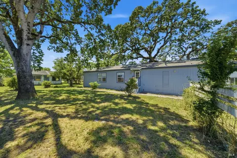 4016 Walker Ave, Santa Rosa, CA 95407