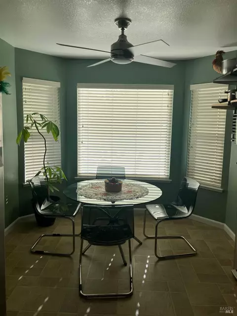 1112 Navarro St, Santa Rosa, CA 95401