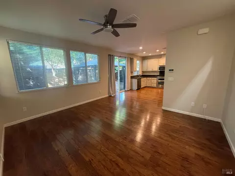 Living - 130 Refosco Ct, Vacaville, CA 95687 photo 3 of 4