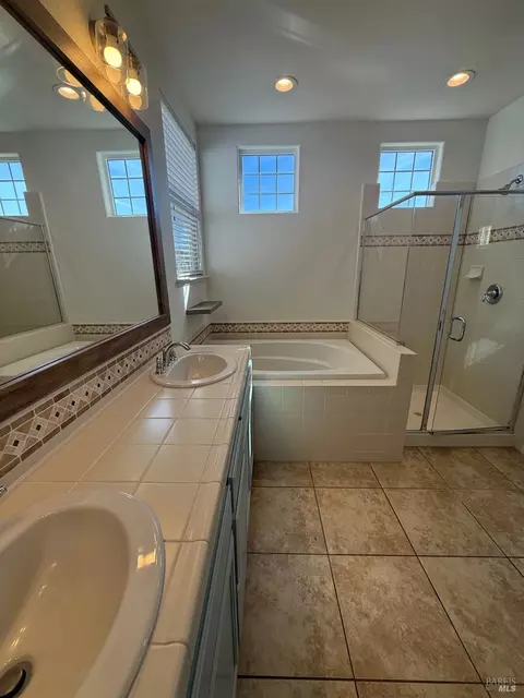 Bath - 130 Refosco Ct, Vacaville, CA 95687 photo 4 of 4