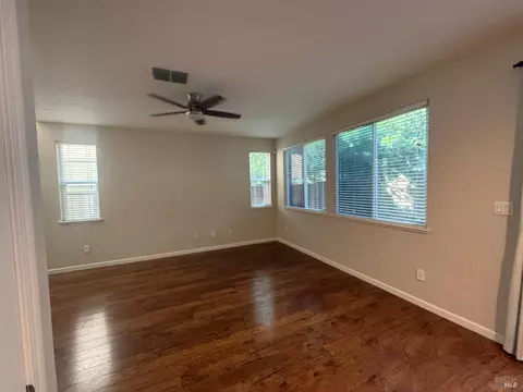 Living - 130 Refosco Ct, Vacaville, CA 95687 photo 2 of 4